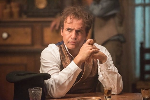 Legends Of Tomorrow 3: Billy Zane è P.T. Barnum nelle nuove foto