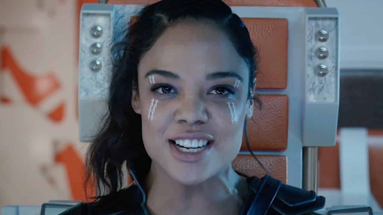 Tessa Thompson svela le star Marvel aperte a un film al femminile