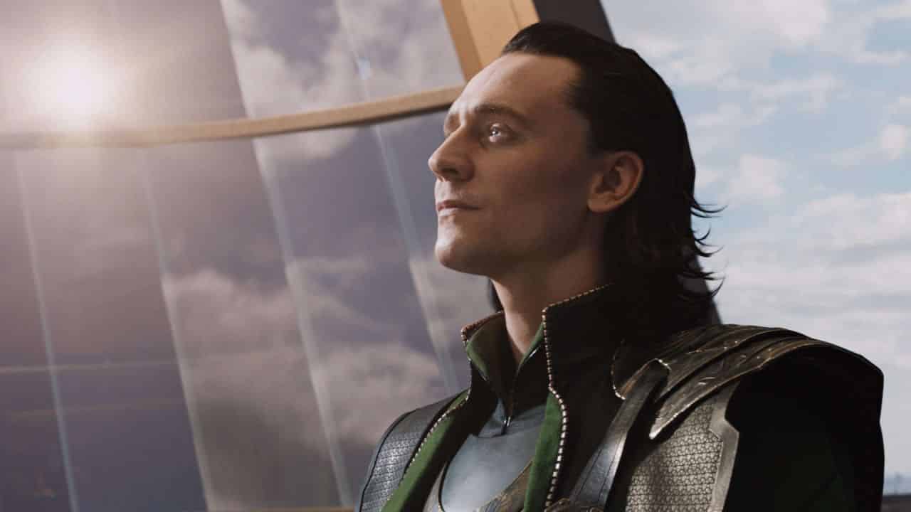 Thor: Ragnarok – Loki e il Granmaestro complottano nelle nuove foto