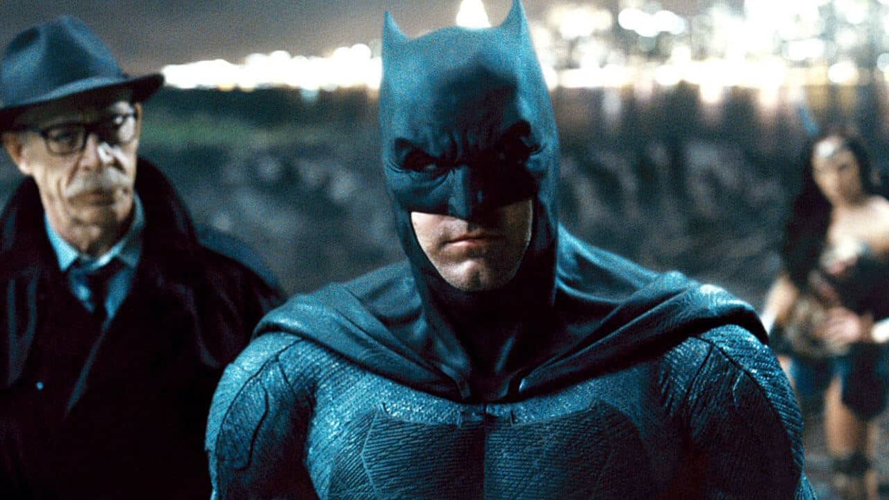 Batman è pensieroso nella foto dietro le quinte di Justice League