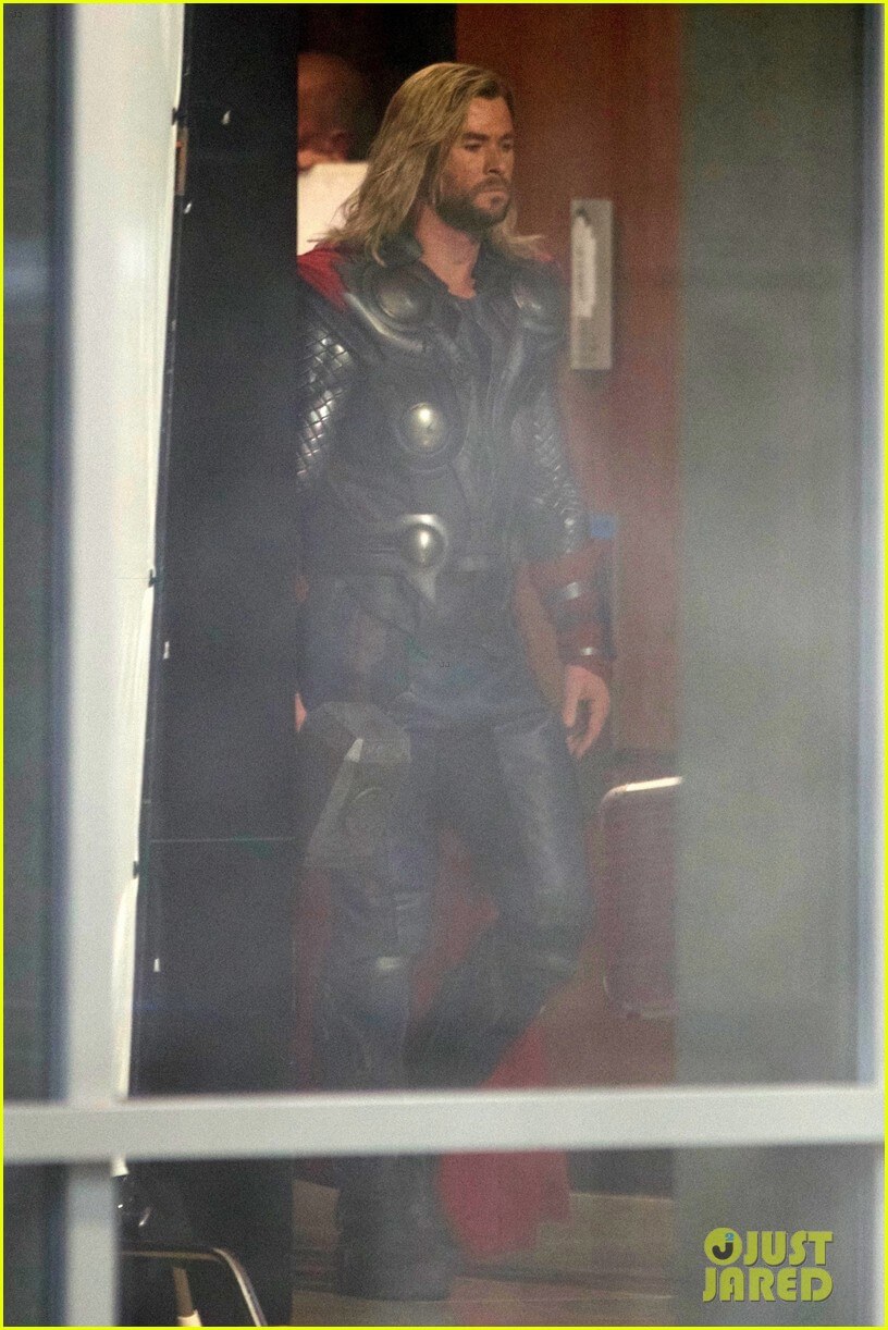 avengers 4 chris hemsworth set 3