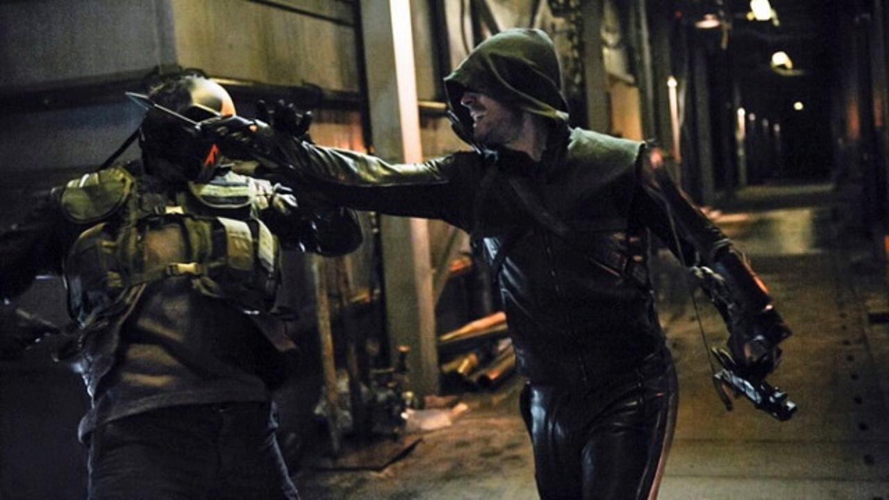 Arrow 6: Stephen Amell parla del ritorno di Deathstroke