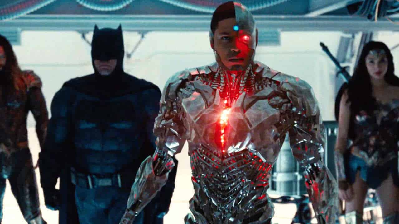 Justice League: gli eroi DC si lanciano all’attacco nel poster cinese