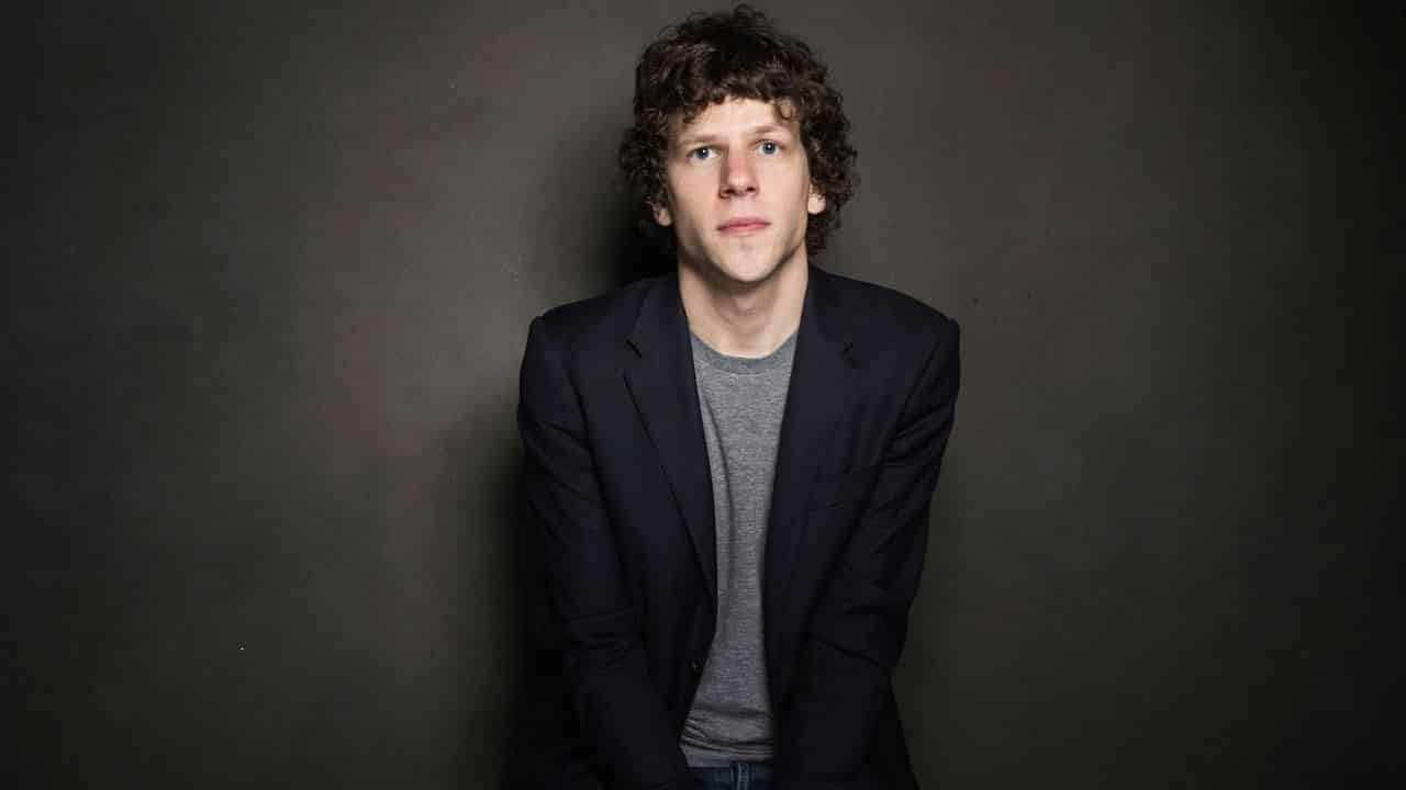 Jesse Eisenberg e l’ansia: gli inaspettati lati positivi del suo disturbo psicologico e ciò che avrebbe consigliato al se stesso più giovane