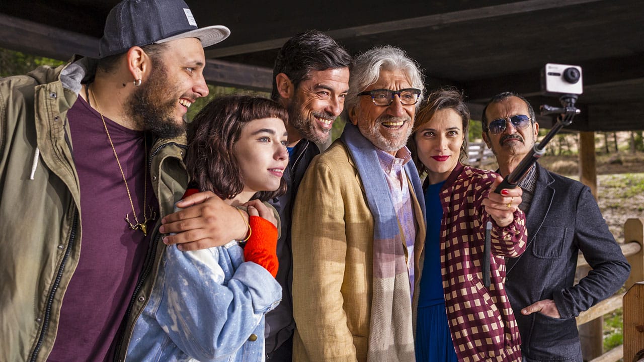 Il Premio: è tempo di telefonate nelle due nuove clip dal film