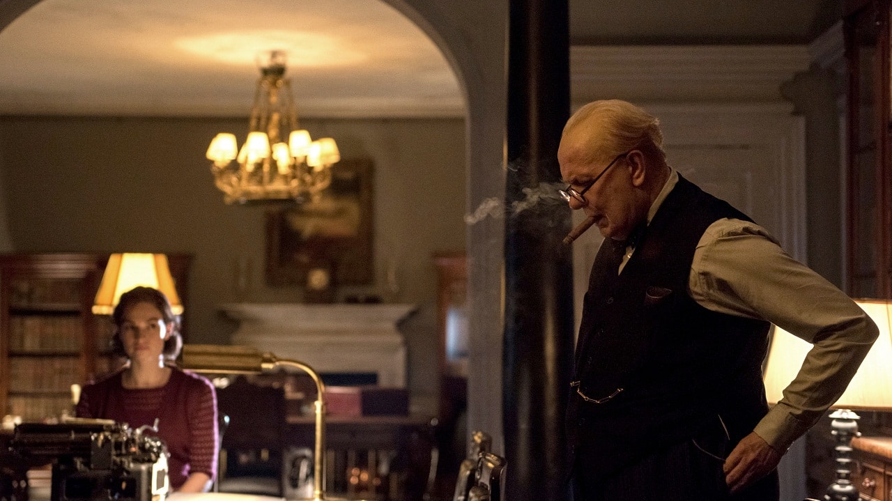 L’Ora più Buia: Gary Oldman è Winston Churchill nella clip esclusiva dei contenuti speciali