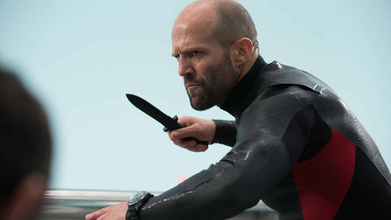The Meg: Jason Statham a tu per tu con lo squalo nella prima foto