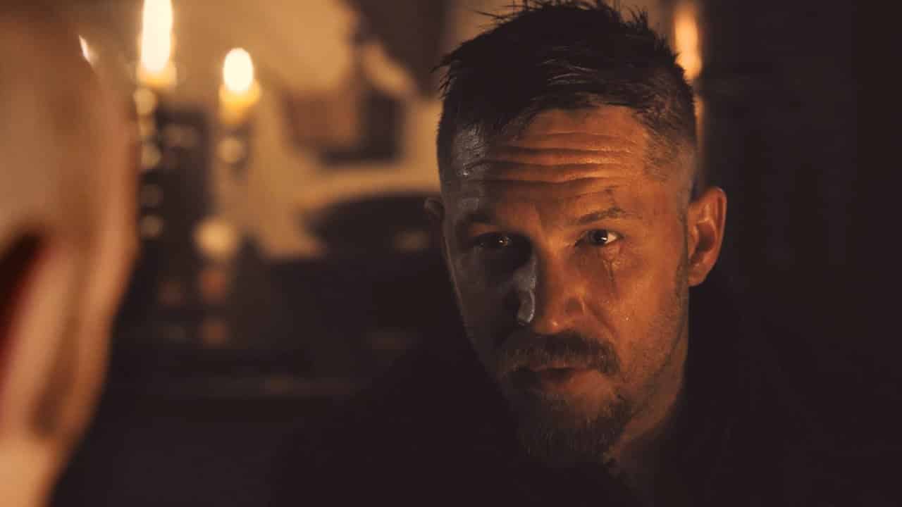 Tom Hardy fuori controllo nel video dal set di Venom