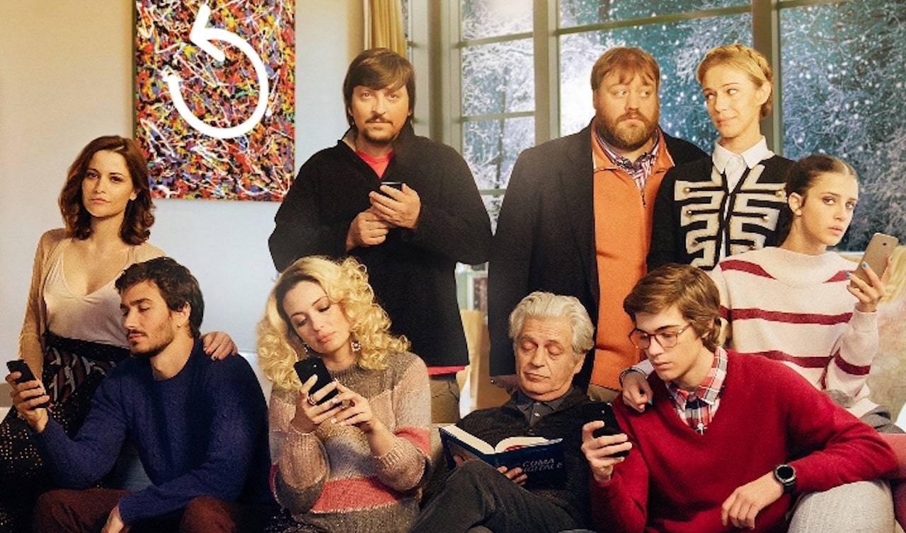 Sconnessi: nel poster del film sono tutti affetti da nomofobia!