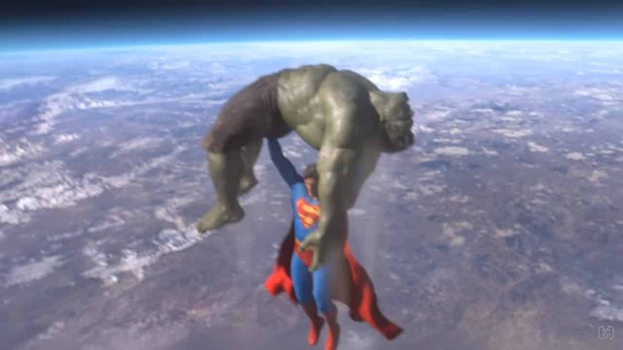 Superman vs Hulk: gli eroi combattono nello spazio, in un nuovo fan video