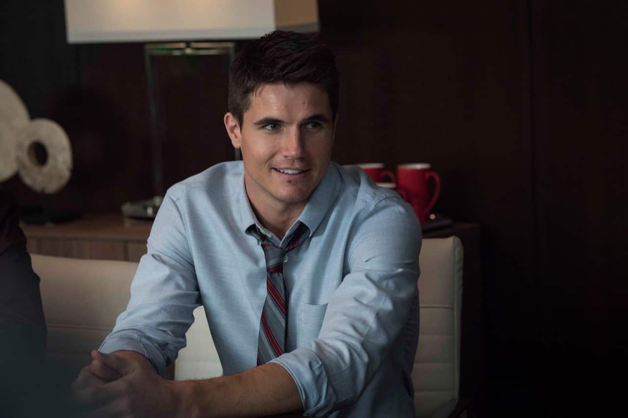 Upload: Robbie Amell protagonista del comedy pilot di Amazon