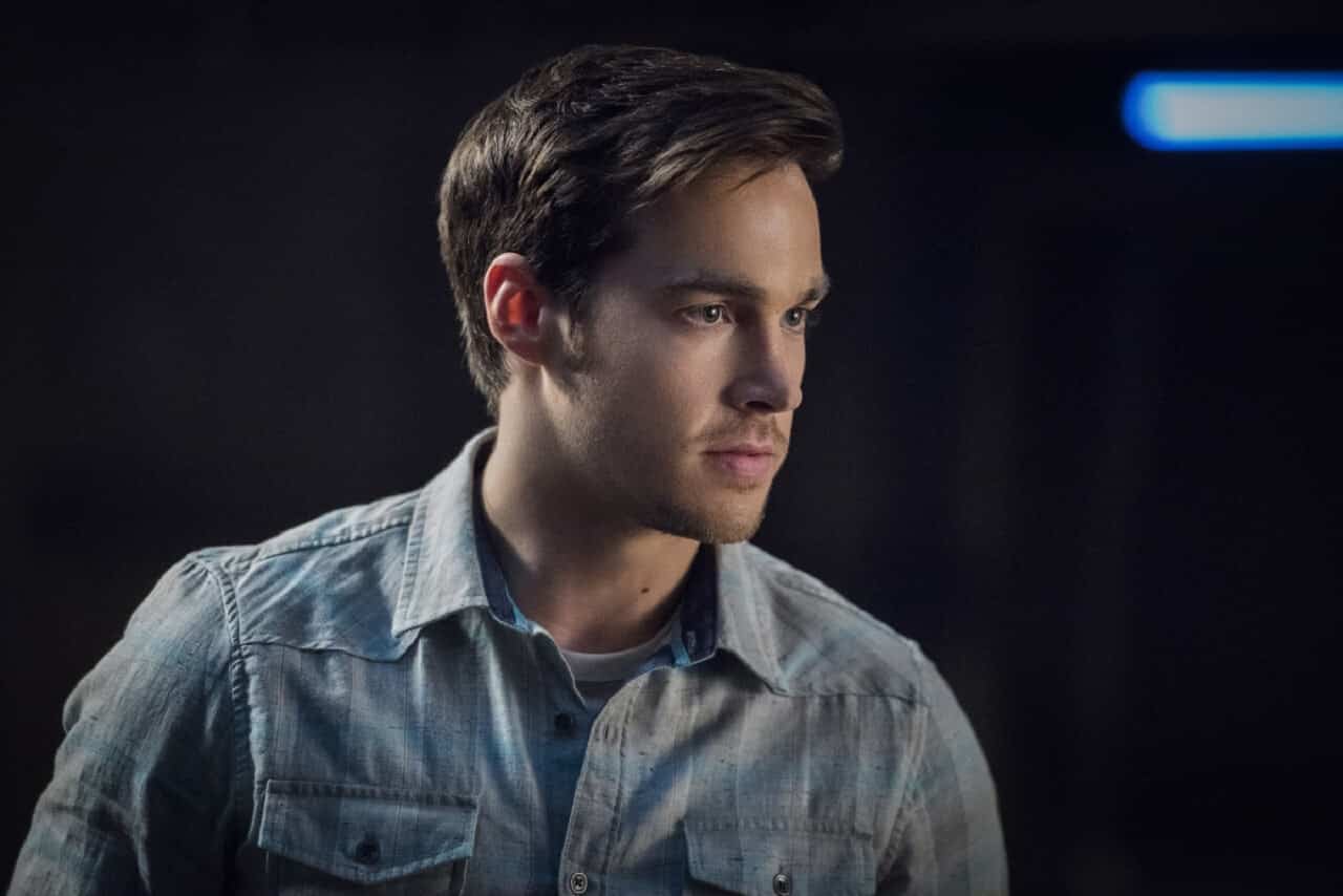 Supergirl – Stagione 3: Mon-El nel costume della Legione dei Supereroi