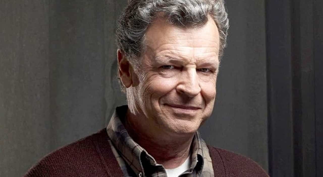 Legends of Tomorrow 3: John Noble apparirà nei panni di se stesso