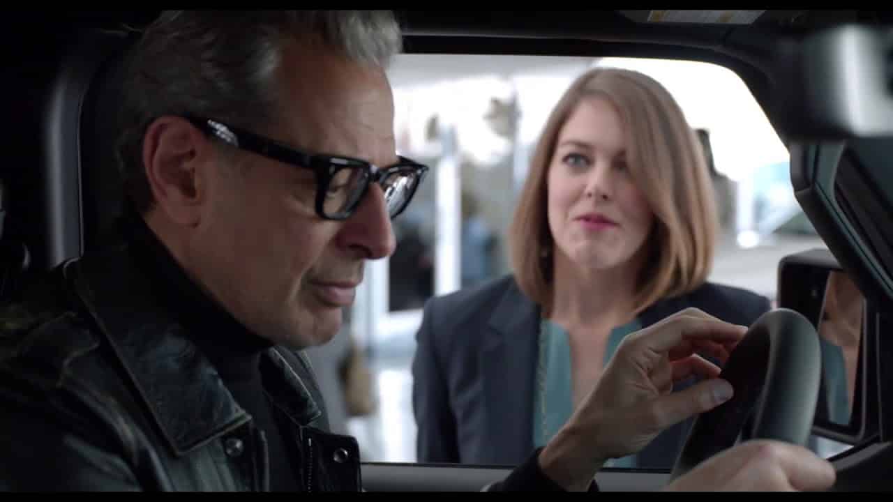 Jurassic World: Il Regno Distrutto – Jeff Goldblum scappa dal T-Rex su una Jeep [SPOT TV]