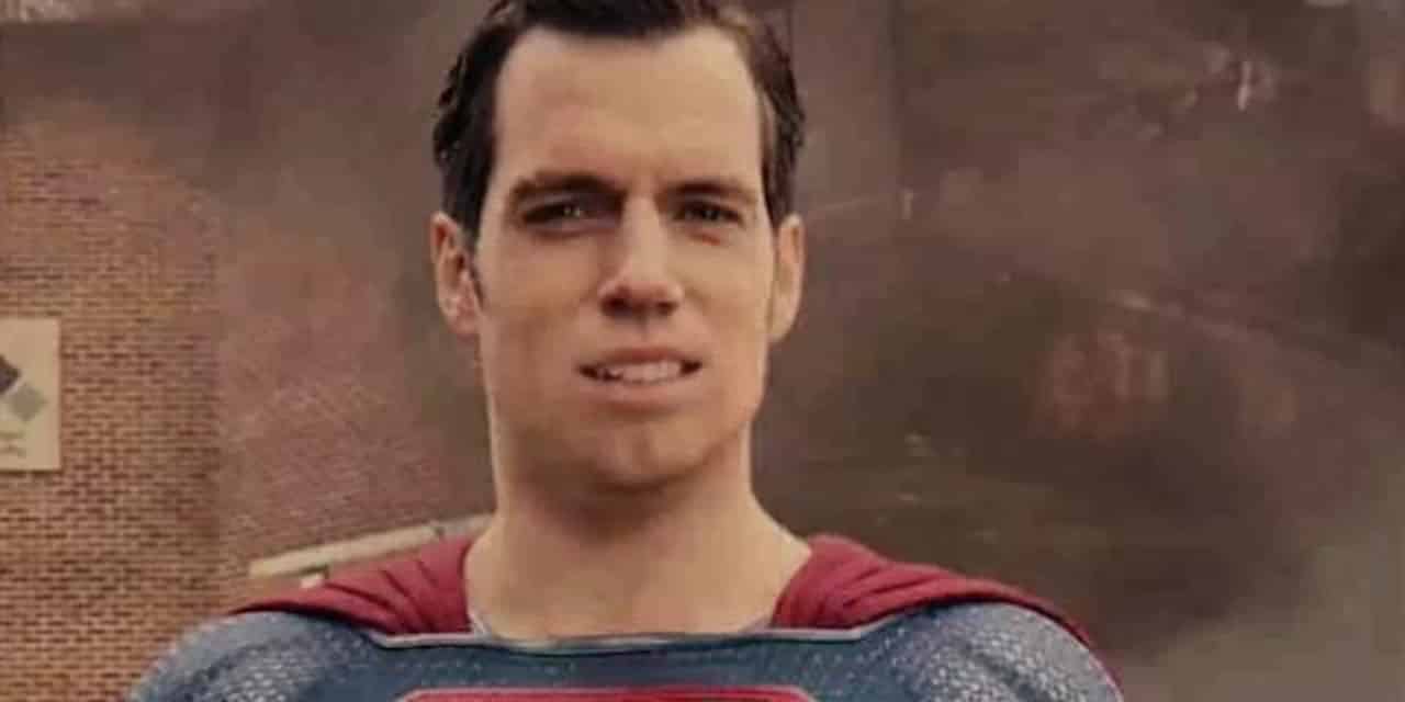 Justice League: Henry Cavill rade i baffi e scherza sulla sua bocca nel film