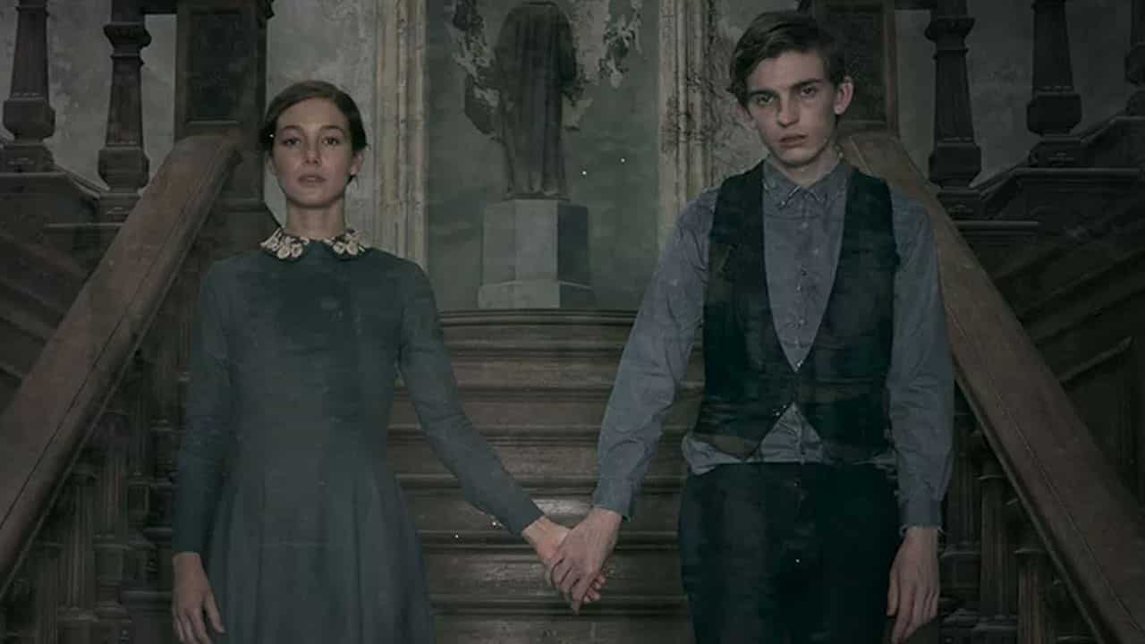 The Lodgers – Non infrangere le regole: prime due clip in italiano del film