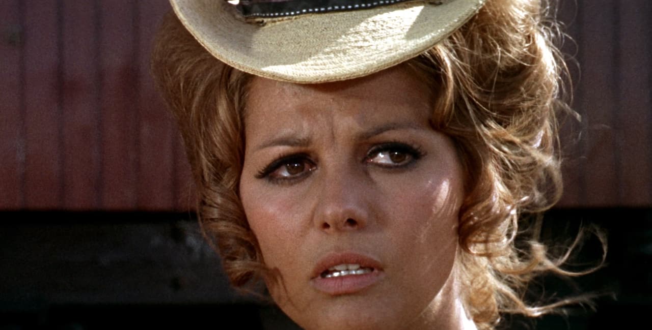 Cosa è successo a Claudia Cardinale? Scatta l’allarme per l’attrice dopo il ricovero coatto