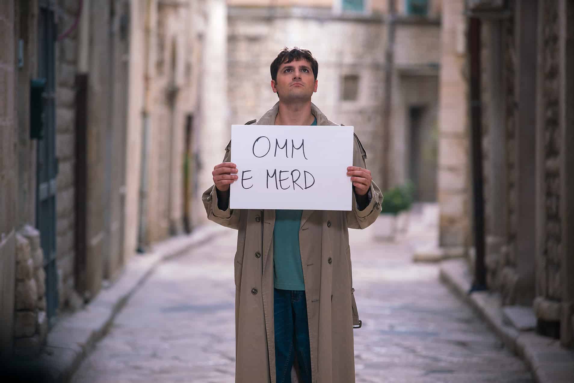 Tonno spiaggiato: poster ufficiale della commedia con Frank Matano