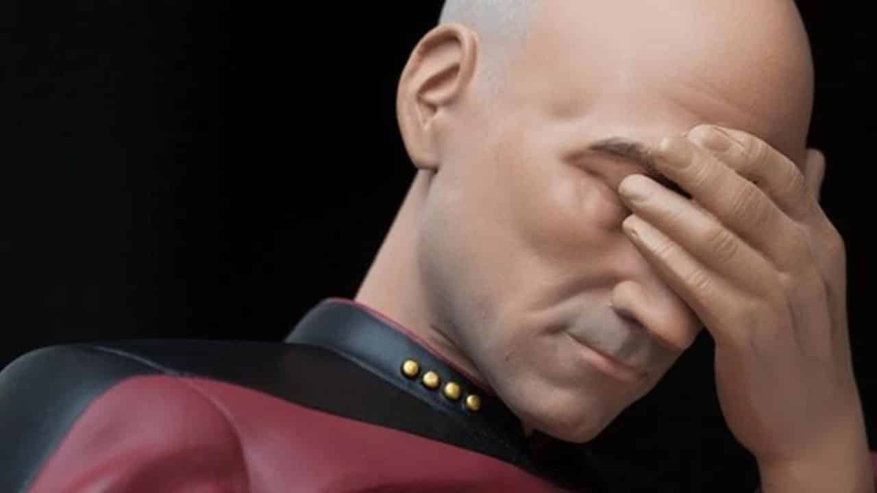 Star Trek: ecco la statuina con il facepalm del Capitano Picard