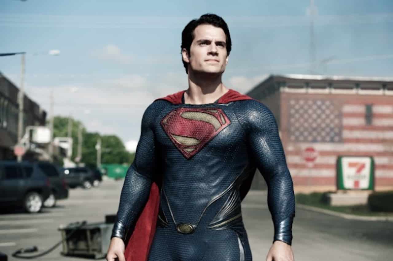 Superman: Henry Cavill indossa il costume iconico di Christopher Reeve