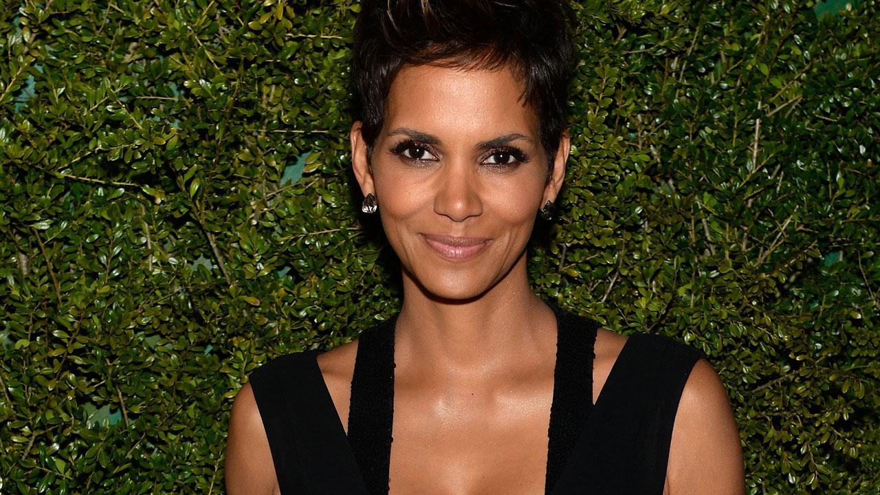 Halle Berry rinuncia a un ruolo transgender a causa delle critiche