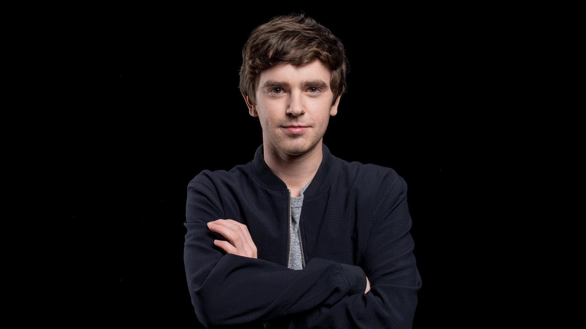 Freddie Highmore firma un accordo con la Sony Pictures TV