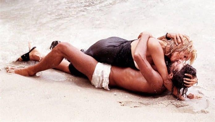 travolti da un insolito destino nell'azzuro mare d'agosto Cinematographe.it.jpg