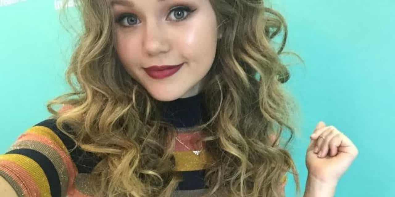 Stargirl: Brec Bassinger protagonista della serie DC Universe