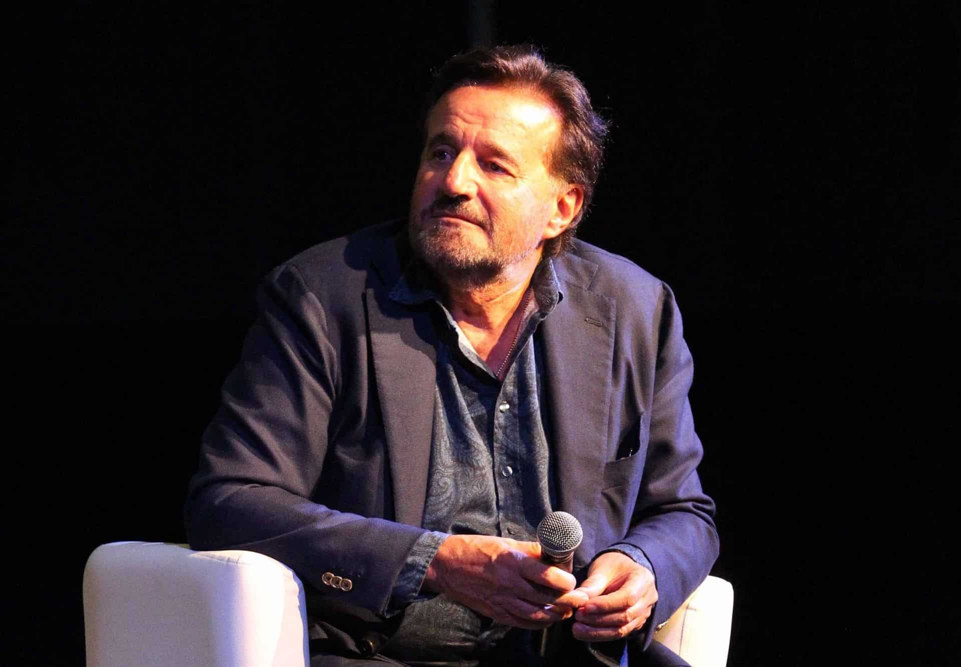 Christian De Sica in lutto per la morte dell’amata sorella Emi: “dai un bacio a papà”