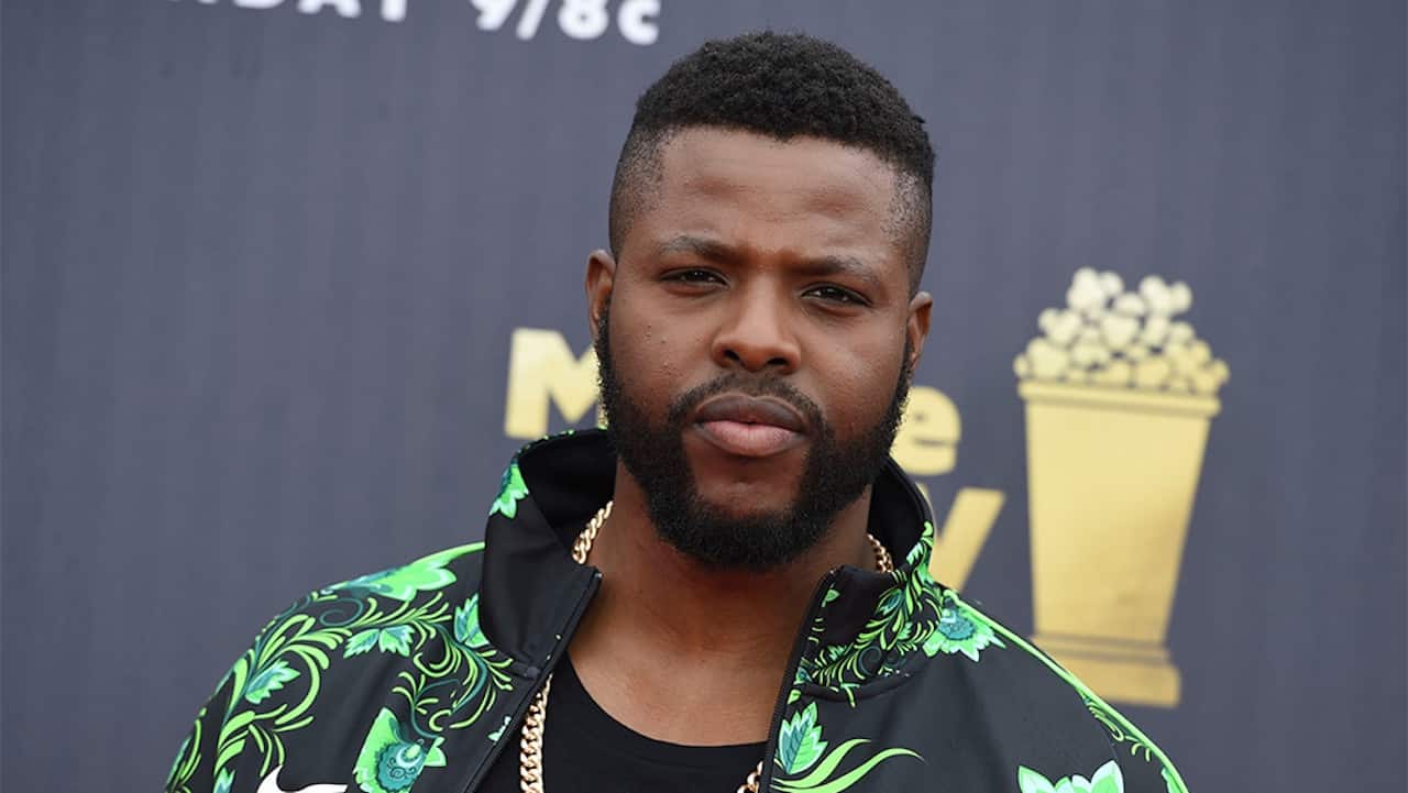 Wonderland: Winston Duke con Mark Wahlberg nel film Netflix