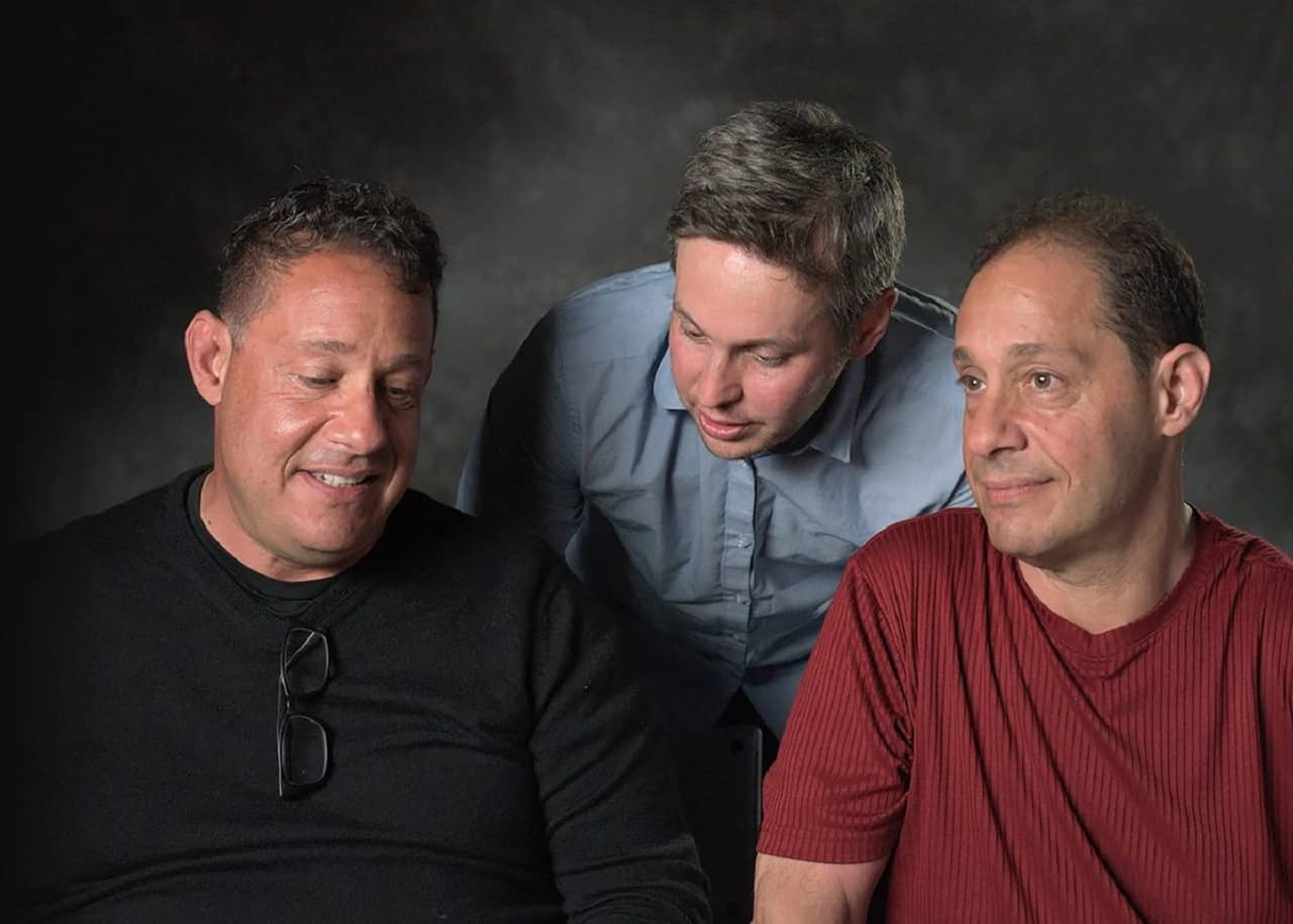 Three Identical Strangers Cinematographe.it