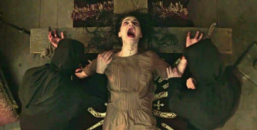 Crucifixion – le fasi dell’esorcismo nella nuova clip dal film