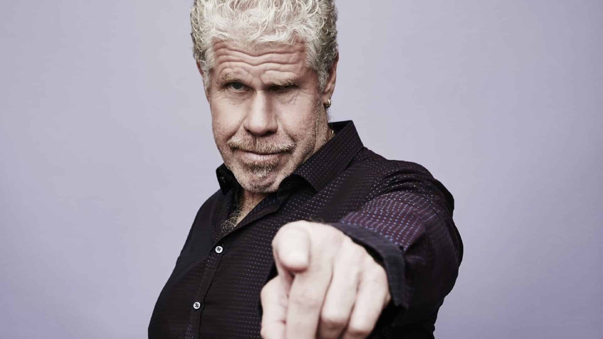 Avete visto il figlio di Ron Perlman? La somiglianza col papà è decisamente sorprendente (capelli a parte)!