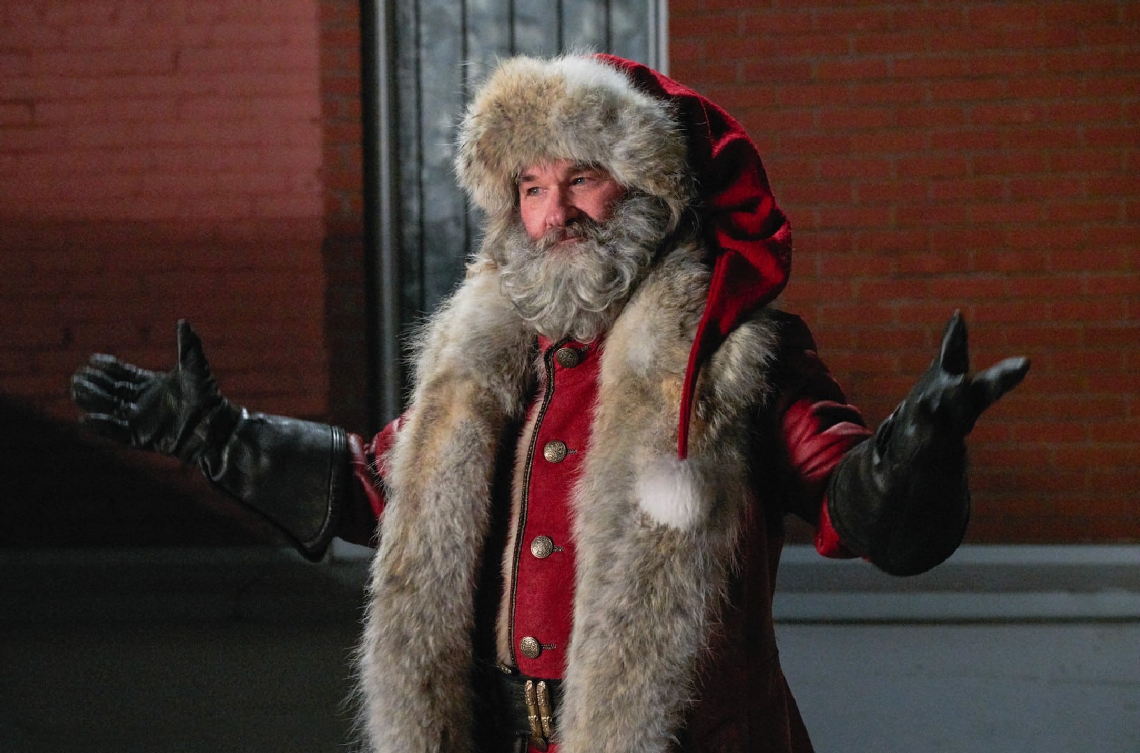 Qualcuno salvi il Natale: la clip con Kurt Russell e Chris Columbus