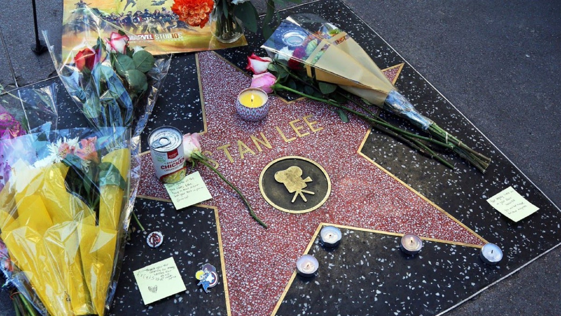 Stan Lee: il toccante tributo dei fan sulla Hollywood Walk of Fame