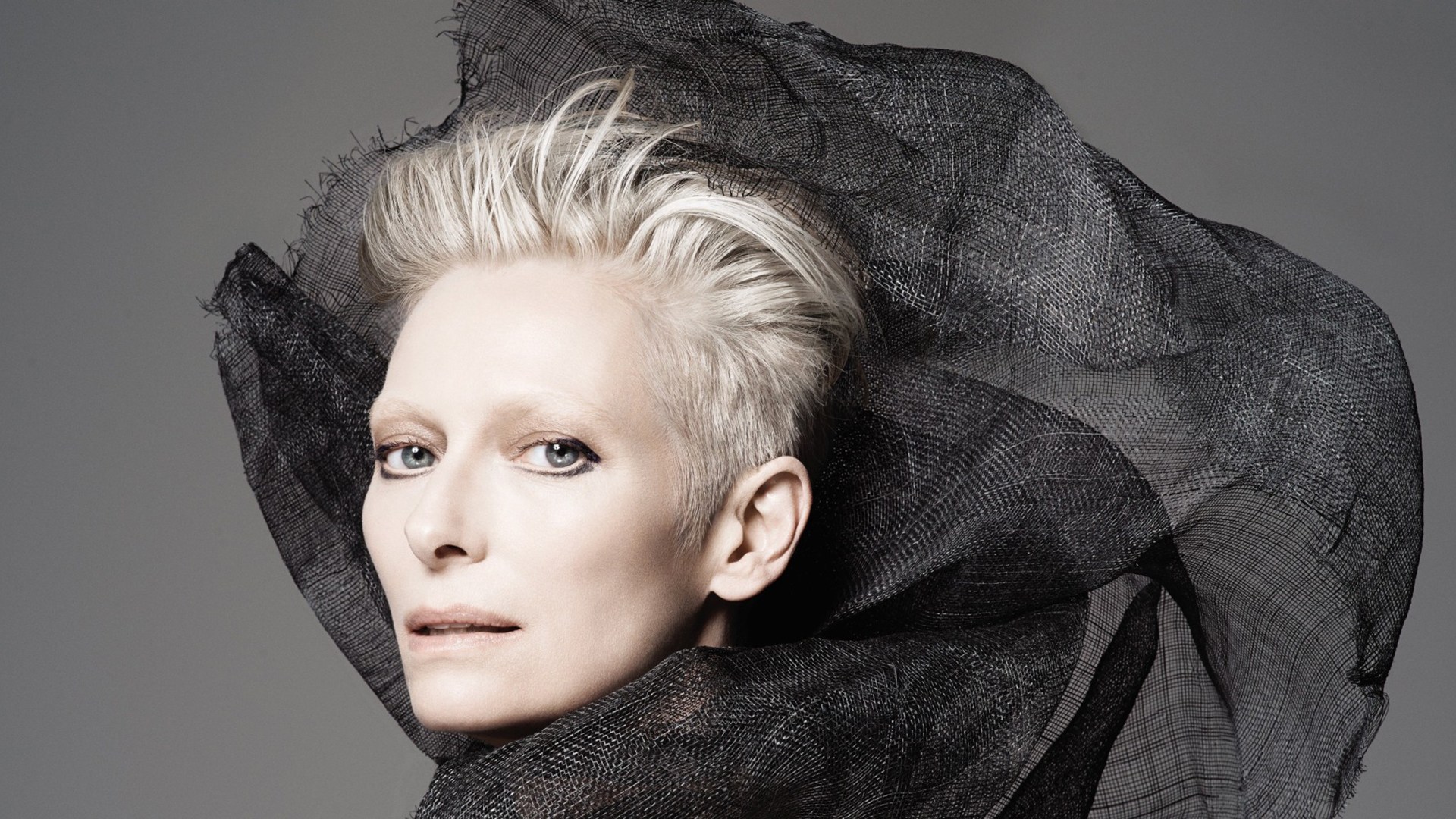 Tilda Swinton: film e trasformazioni radicali, da Orlando a Suspiria