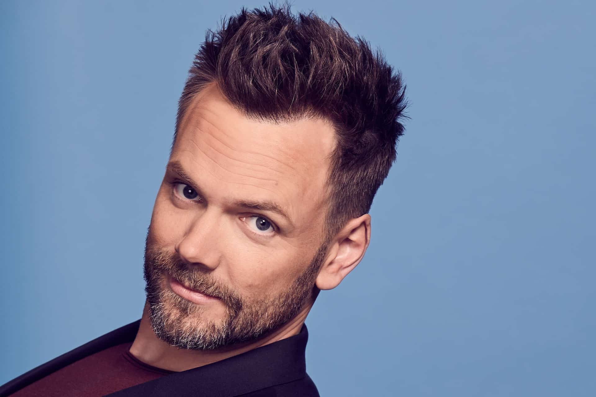 Stargirl: Joel McHale di Community sarà Starman nella serie TV