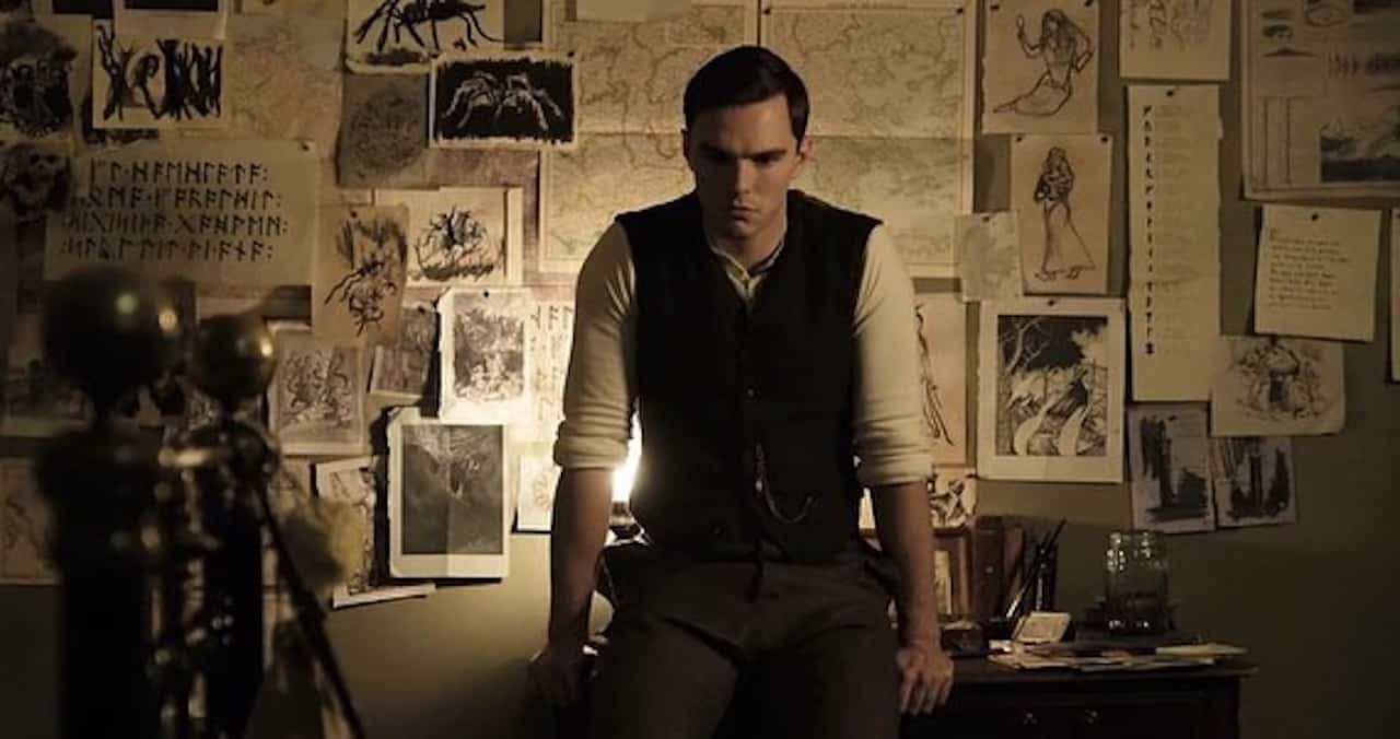 Tolkien: Nicholas Hoult è uno scrittore molto sexy nelle prime foto del biopic