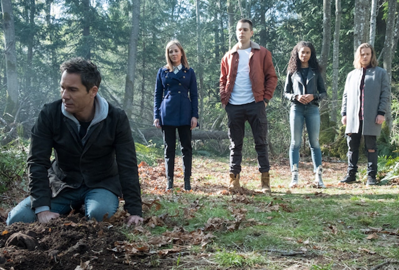 Travelers: Netflix cancella la serie dopo la stagione 3