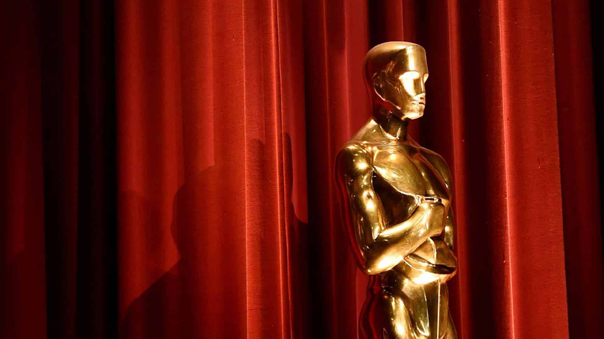 Joker Fan Art Depicts Joaquin Phoenix as Oscar Statue 2 The Oscar Survey