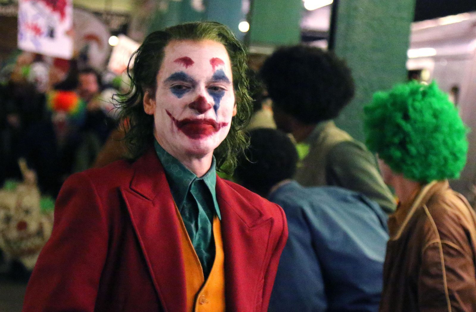 Joker: ecco il primo poster del film; il primo trailer arriverà domani