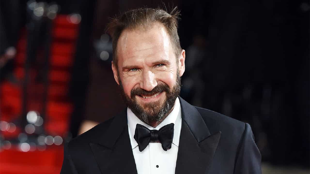 The Batman: Ralph Fiennes vuole interpretare Alfred