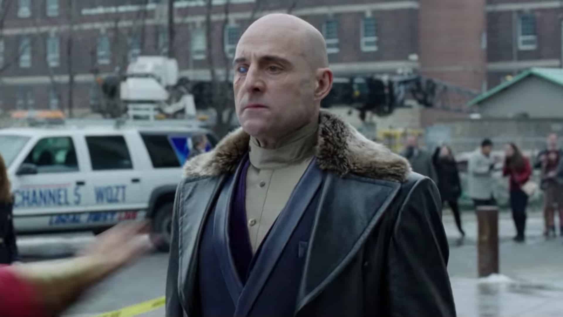 Shazam!: la scena di presentazione di Mark Strong è stata rigirata