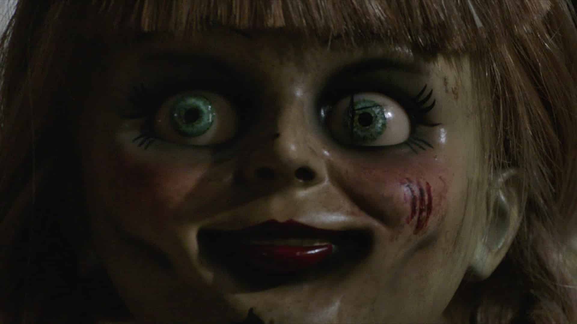 Annabelle 3: la stanza dei manufatti dei Warren nel nuovo video a 360°