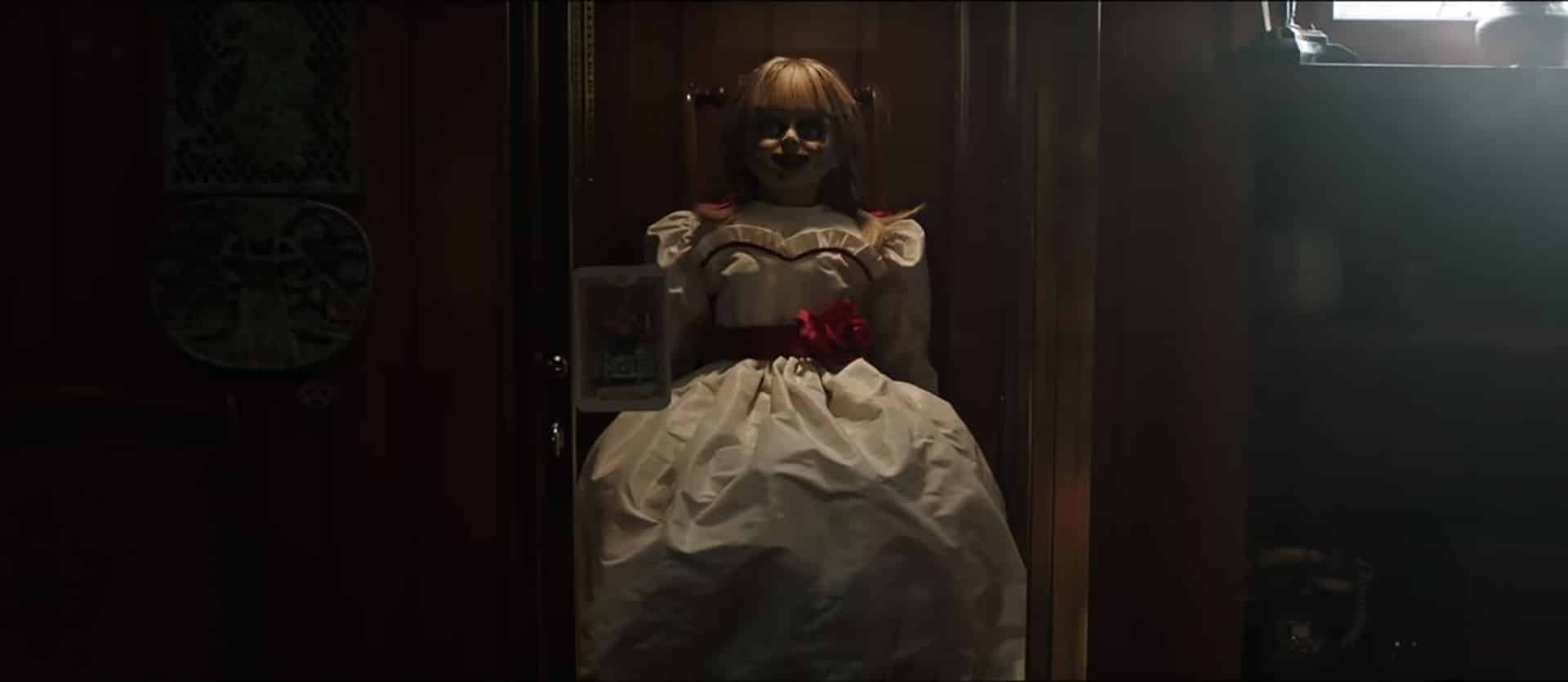 Annabelle 3: la bambola è inquietante nel poster del film