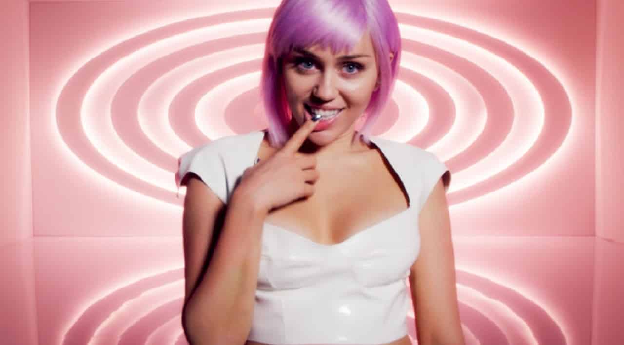 Black Mirror 5: la canzone di Miley Cirus sta facendo successo!