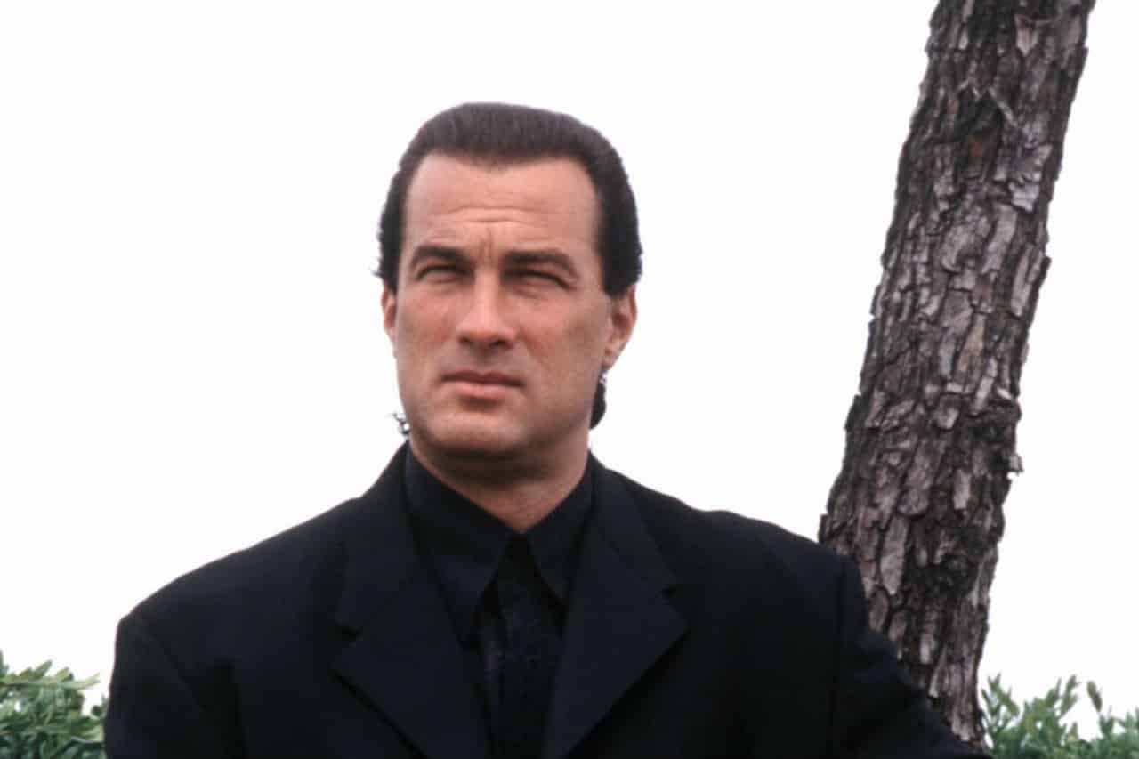 Steven Seagal fu considerato per il ruolo di Batman nel film di Tim Burton