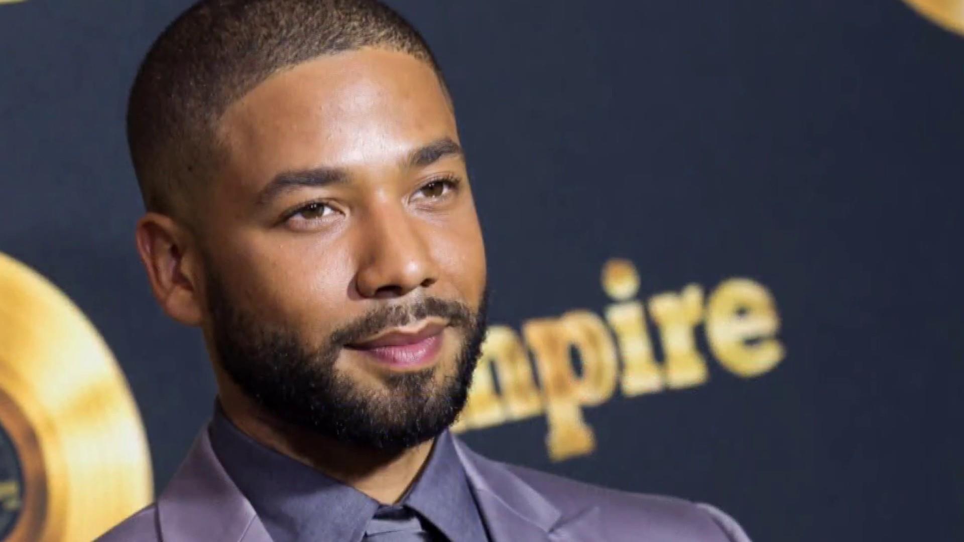 Jussie Smollett condannato a 5 mesi di carcere: inscenò una finta aggressione omofoba