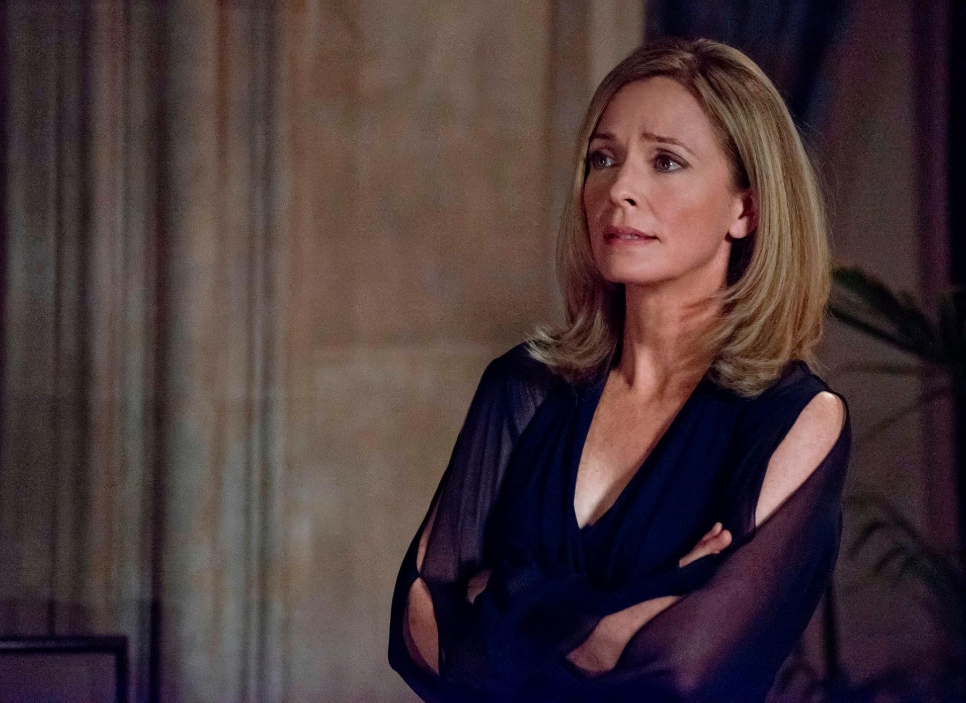 Arrow – Stagione 8: Susanna Thompson torna nei panni di Moira Queen