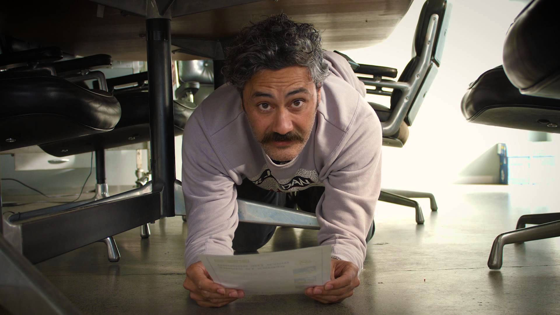 Taika Waititi è tornato sul set dopo il lockdown (ed è molto rilassato) [FOTO]